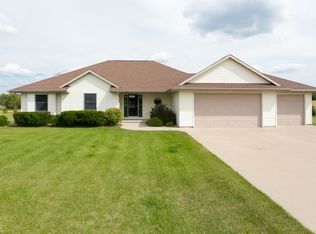 1372 Elo Rd, Pickett, WI 54964