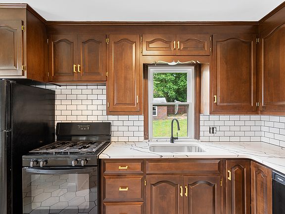 4th image of 203 E Robinson Ave