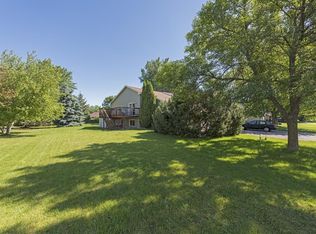 1010 Butte Ct, Chanhassen, MN 55317