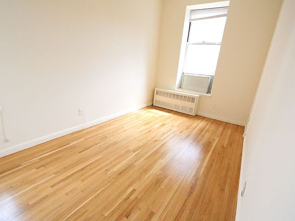 3rd image of 249 E 30th St APT 5