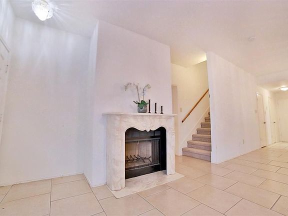 4th image of 642 Wilcrest Dr