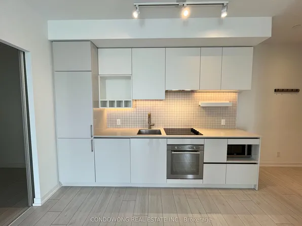 898 Portage Pkwy, Vaughan, ON