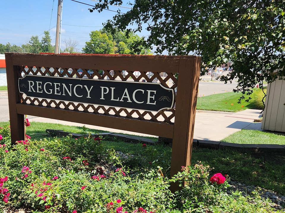 Regency Place apartments is a small complex of 3 buildings and 10 apartments. Walking distance to many businesses and a park.