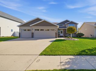 6916 24th St S, Fargo, ND 58104