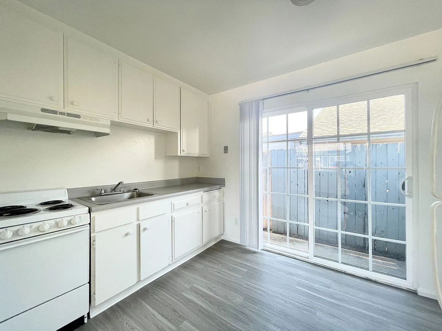 Studio West of PCH! — Photo 4