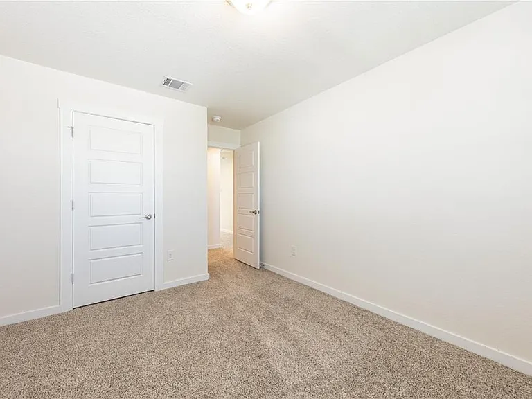1848 Bonham Ln — Photo 10