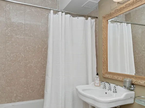 340 East 64th Street image 10 of 17