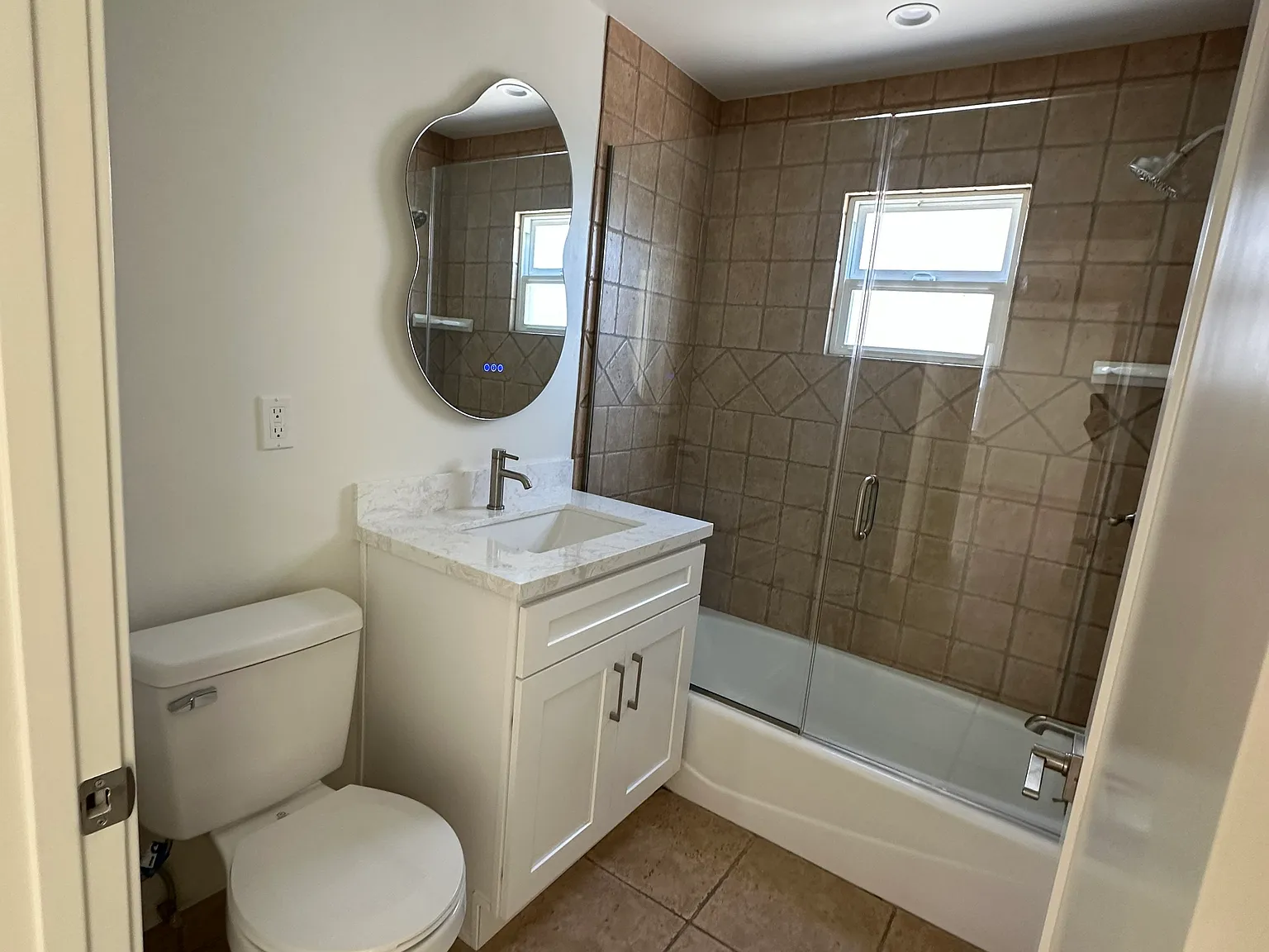 2 bed, 997 sqft, $3,400 — Photo 2