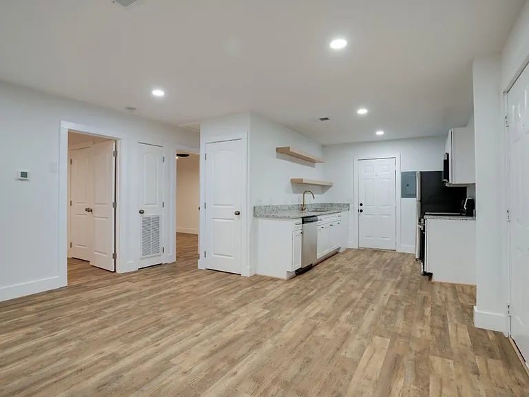 1922 Herman St — Photo 21