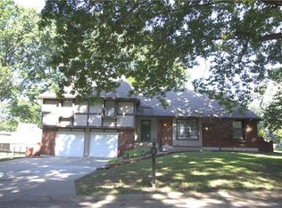 12840 Saint Andrews Dr, Kansas City, MO 64145