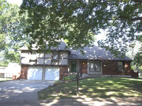 12840 Saint Andrews Dr, Kansas City, MO 64145