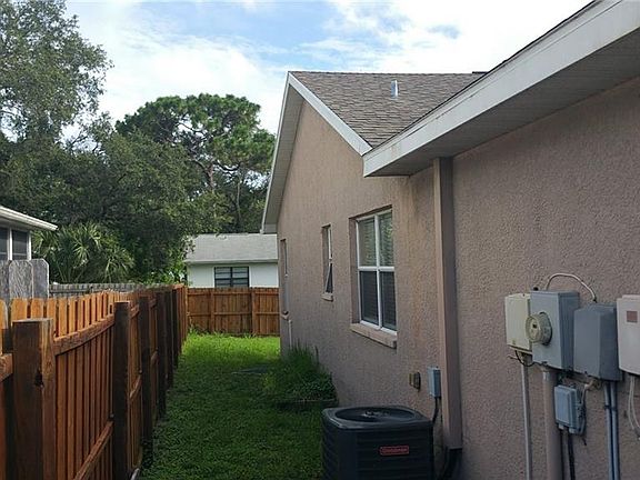 4th image of 706 Live Oak St
