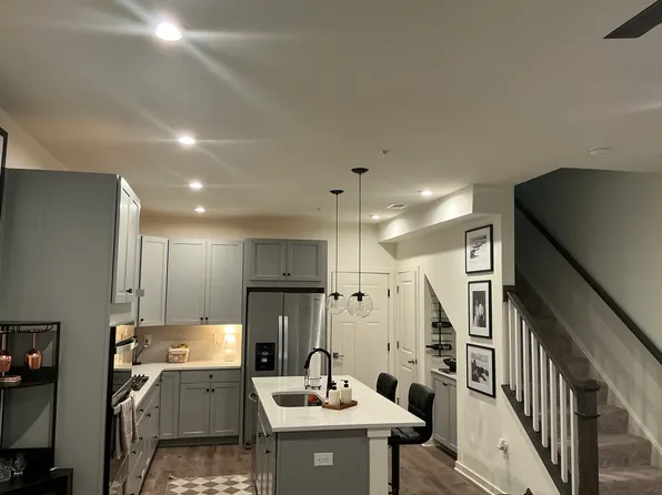 46223 Woodpecker Sq, Sterling, VA 20165
