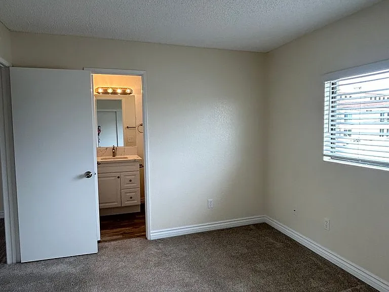 Georgia Manor — Photo 19