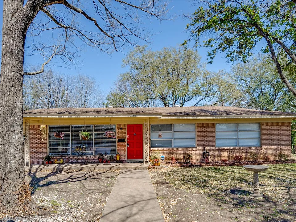 2506 Addison Ave