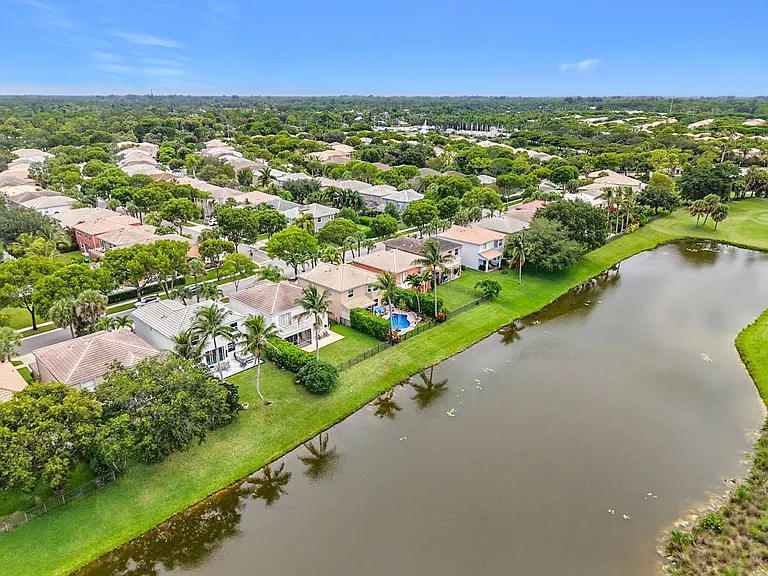 1154 Oakwater Dr — Photo 3