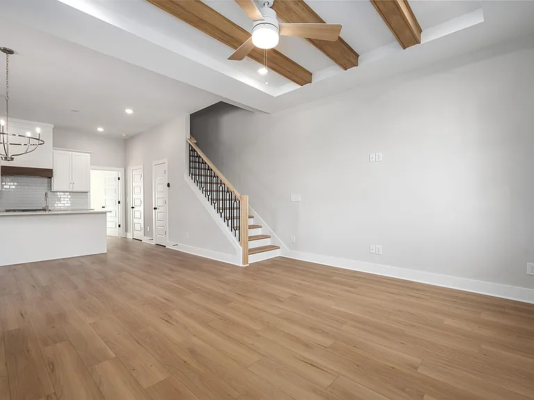 1214 Windsor Sq — Photo 7