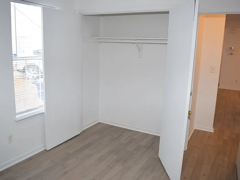 579 Peregrine St — Photo 23
