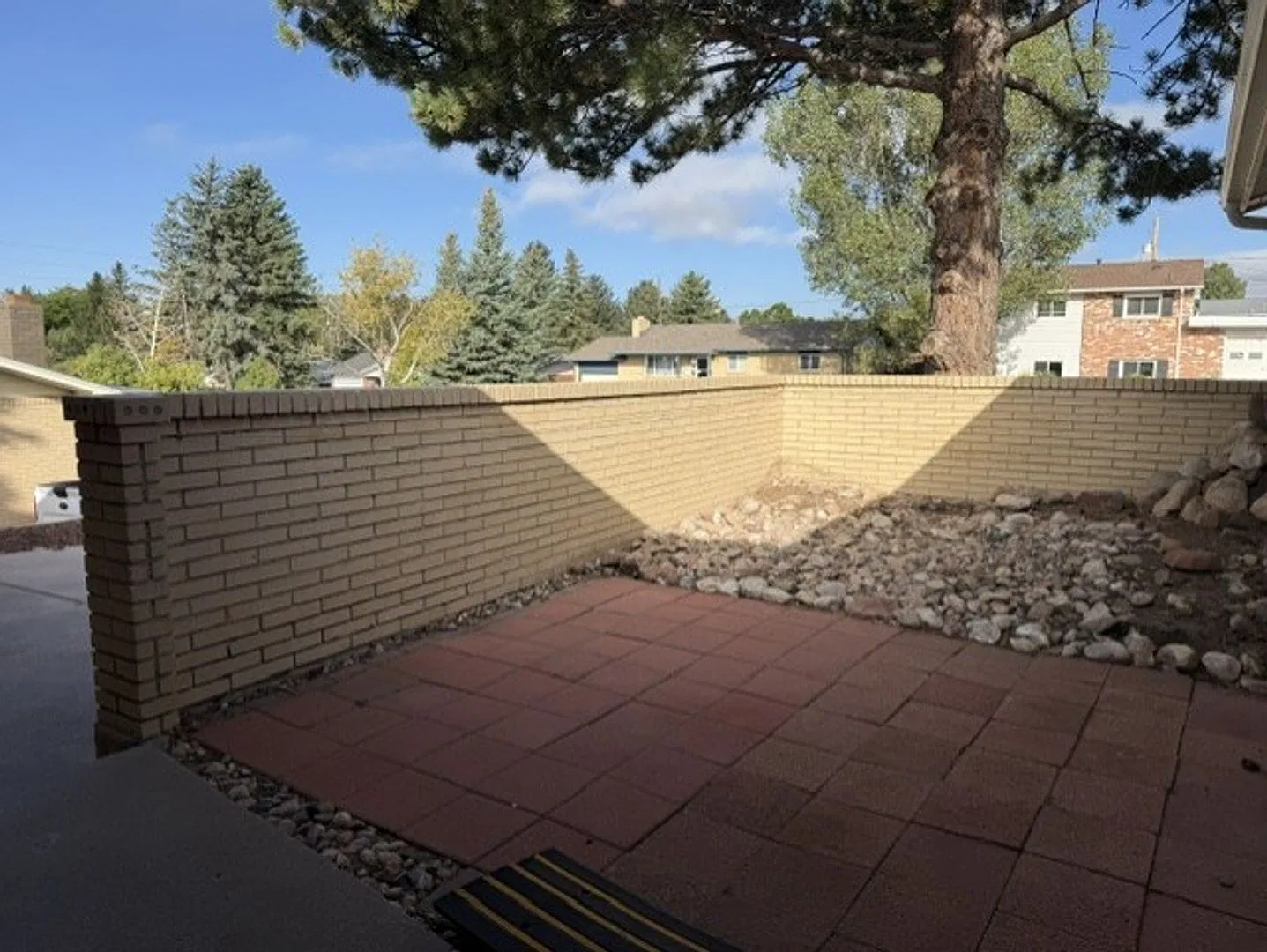 House For Lease — Photo 2