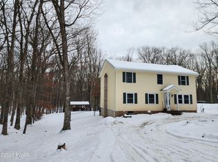 113 Spruce Ct, Hawley, PA 18428