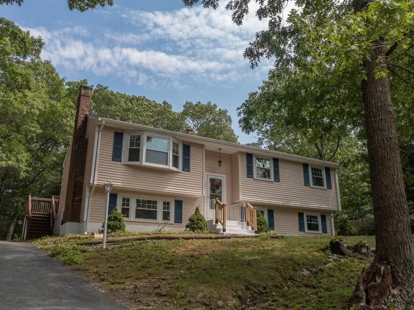 24 Lantern Ln, Plymouth, MA 02360