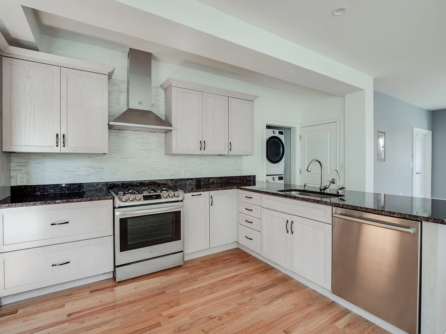 2 bed, 1230 sqft, $3,930 — Photo 4