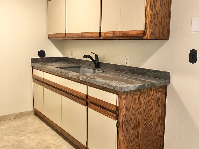 Kitchen Sink & Quartz Counters
