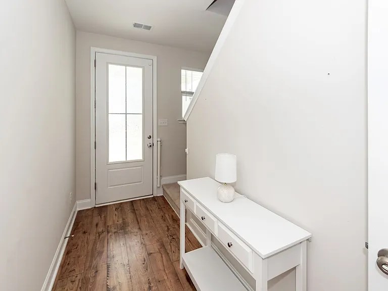 121 Hawthorne Landing Dr — Photo 4