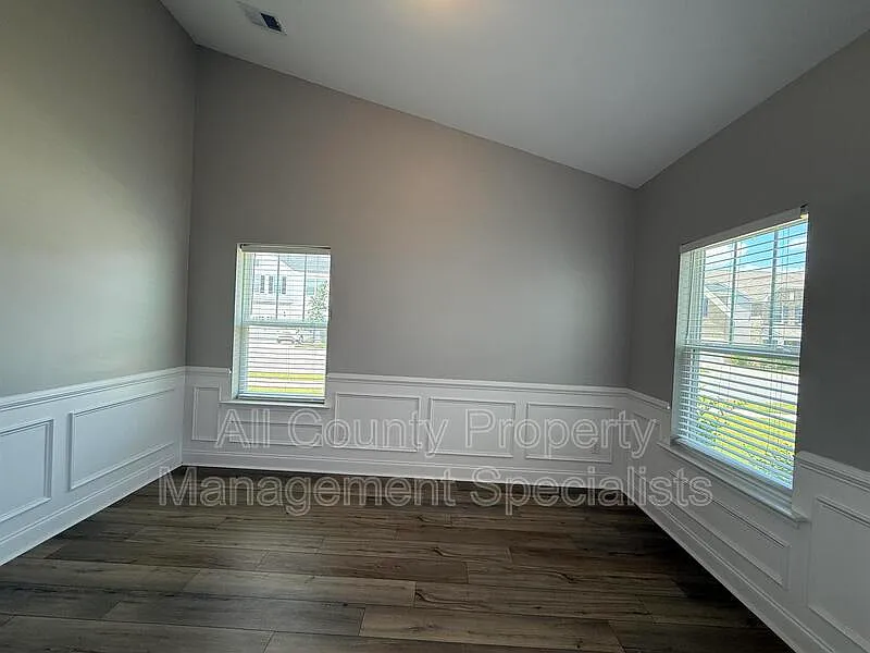 4 bed, 3.0 bath, 2199 sqft, $2,750 — Photo 2