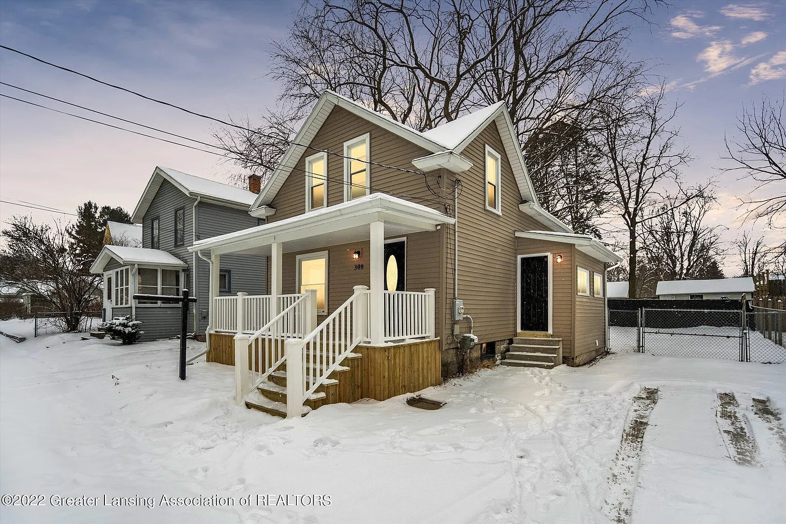 308 E Knight St photo 1