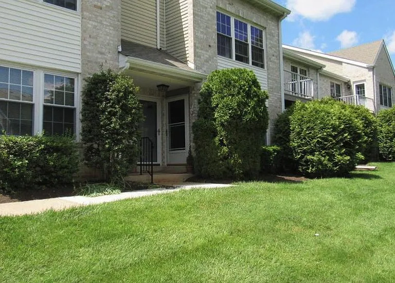 313 Glen Ln #313 — Photo 3