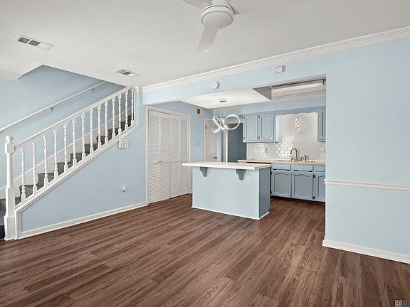3rd image of 150 Ocean Dr APT 2B