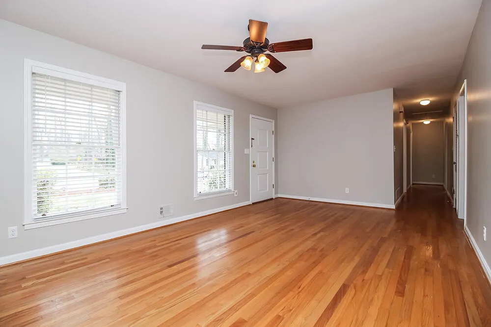 3 bed, 2.0 bath, 1640 sqft, $2,345 — Photo 3