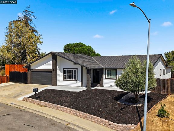 3rd image of 4295 Suzanne Dr
