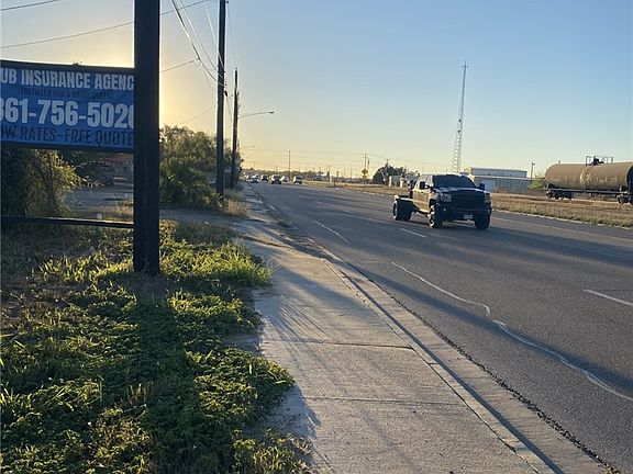 4th image of 724 W Front St