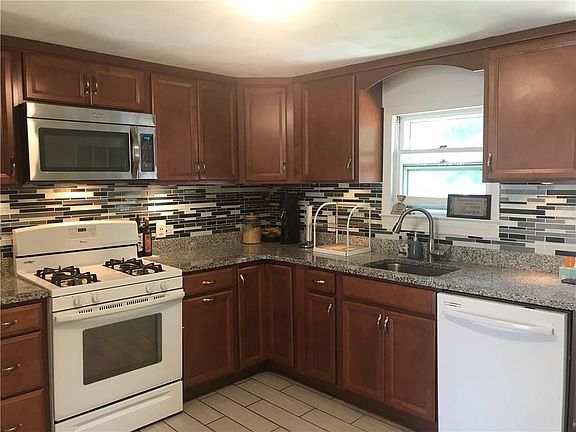 2nd image of 187 Knollwood Ave