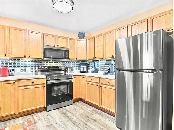 4th image of W1064 Marietta Ave APT 205