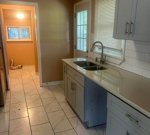 4th image of 309 43rd St