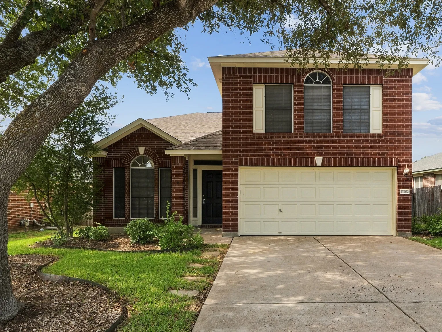 4 bed, 2.5 bath, 2075 sqft, $2,095 — Photo 1