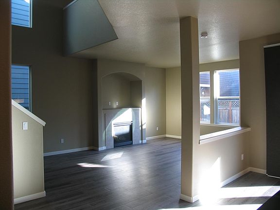 2nd image of 4258 SE Daffodil Pl
