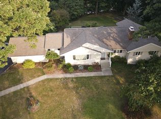 2 Oak Ridge Rd, Woodland Park, NJ 07424