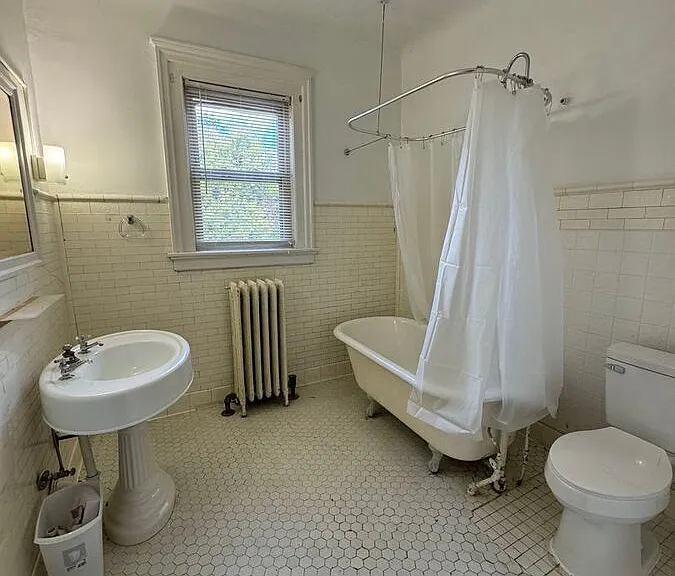 440 W 10th St #7 — Photo 7