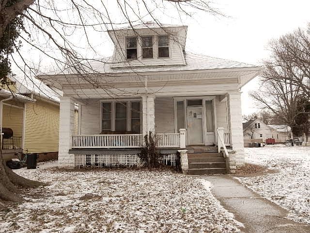 1st image of 606 E Chandler Ave