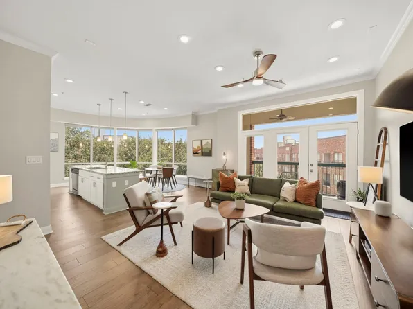 300 Saint Joseph Pkwy APT 302, Houston, TX 77002