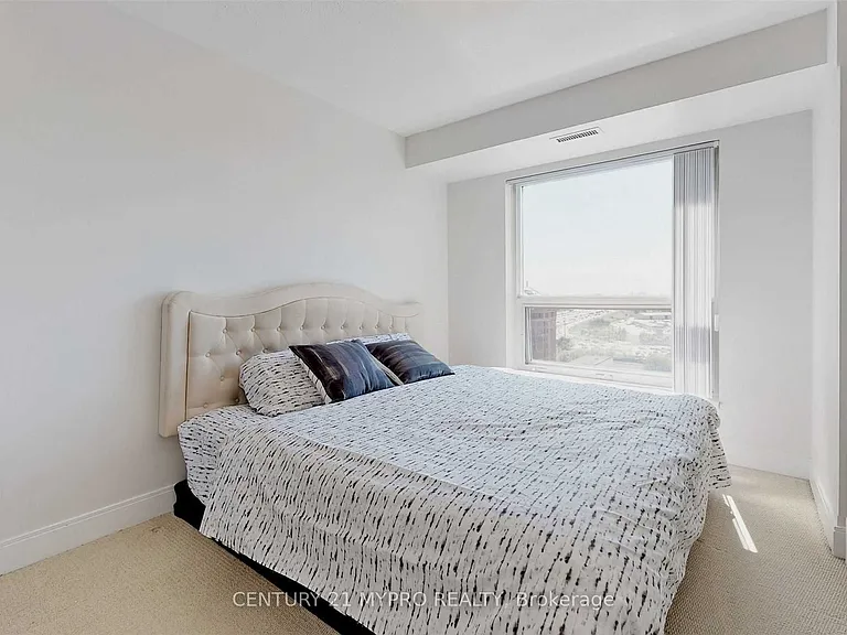 135 Village Green Sq #1621 — Photo 11
