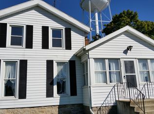 122 N Adrian St, Lyons, OH 43533