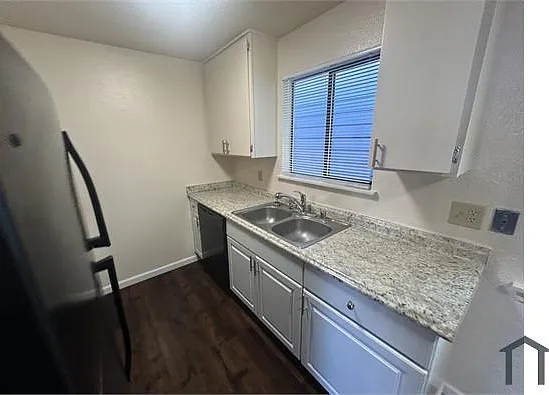 3 bed, $2,300 — Photo 4