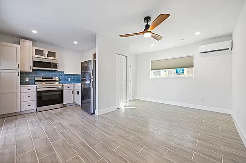 3012 Broadway Photo 1