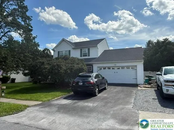 2170 Black Forest Dr N, Coplay, PA 18037