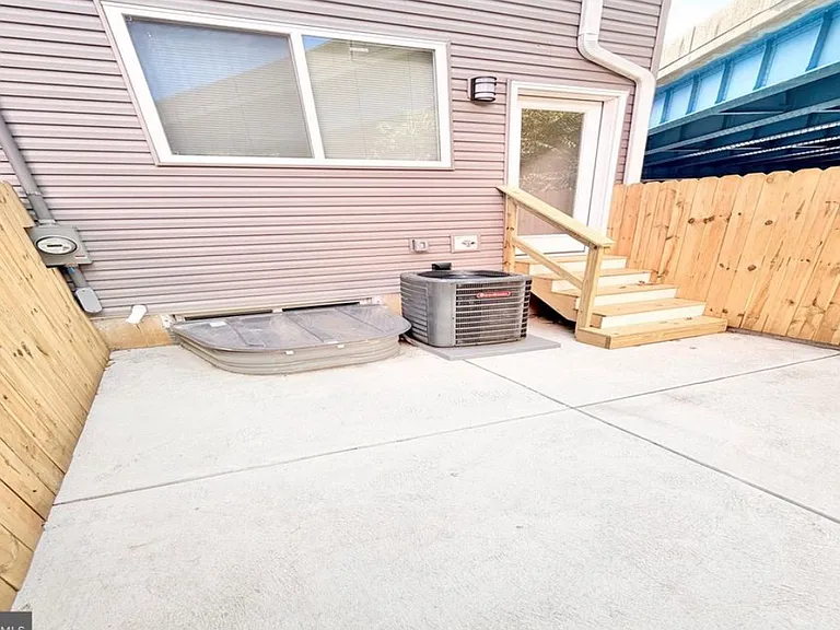 3221 Latona St — Photo 24